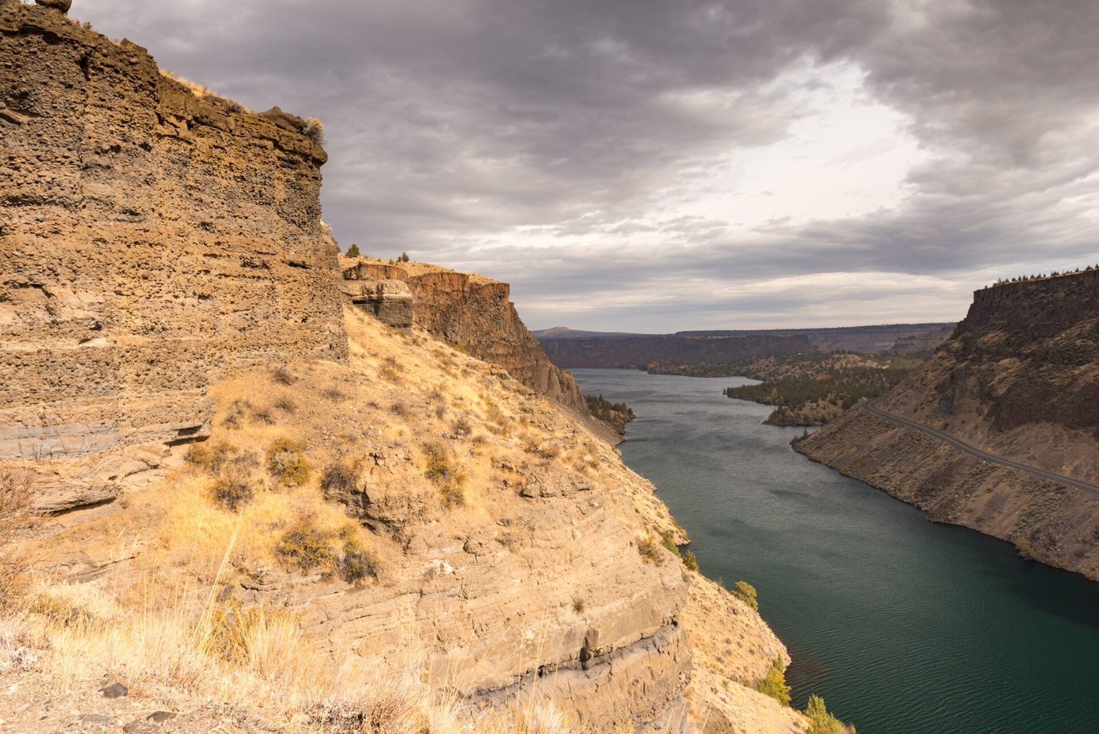 Dog Rock (Lake Billy Chinook, Deschutes arm)