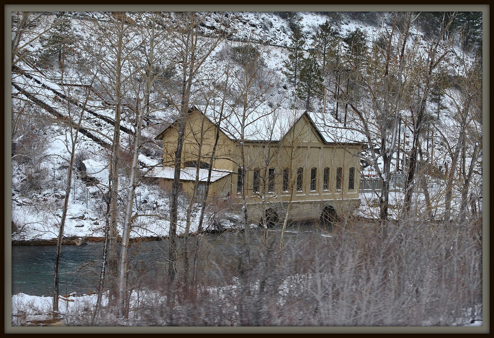 Farad cliffs (Truckee River)