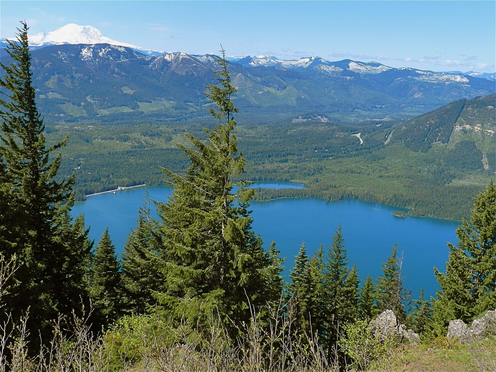 Kachess Lake (Box Canyon Creek falls)