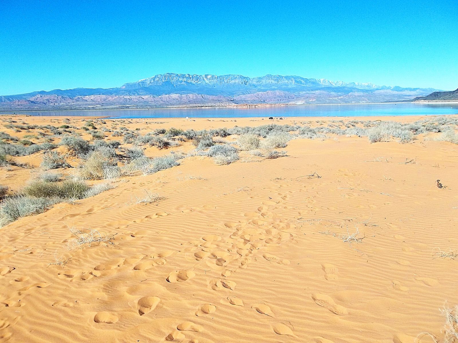 Sand Hollow Reservoir cliffs